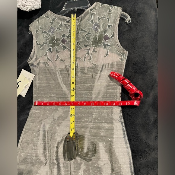 NWT, Mica, evening / cocktail dress.  100% silk, fully lined.  Size 4. - Picture 13 of 14